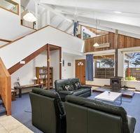 Black Dolphin Waterfront Townhouse - Bay Views - Foster Accommodation