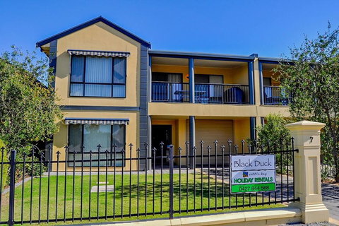 Black Duck - Foster Accommodation 0