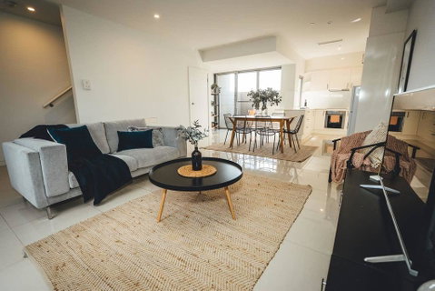 Blue Gum On First Ave - CBD Fringe, WiFi, Netflix - Foster Accommodation 1