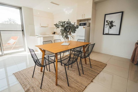 Blue Gum On First Ave - CBD Fringe, WiFi, Netflix - Foster Accommodation 2