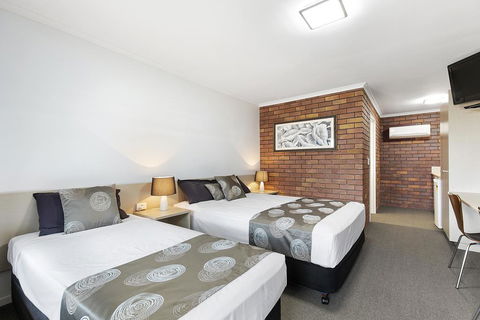 Blue Shades Motel - Foster Accommodation 3
