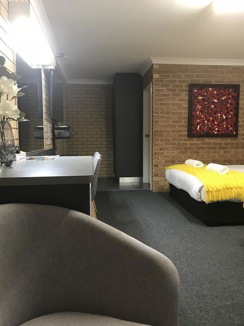Blue Violet Motor Inn - Foster Accommodation 1