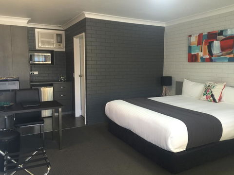 Blue Violet Motor Inn - Foster Accommodation 0