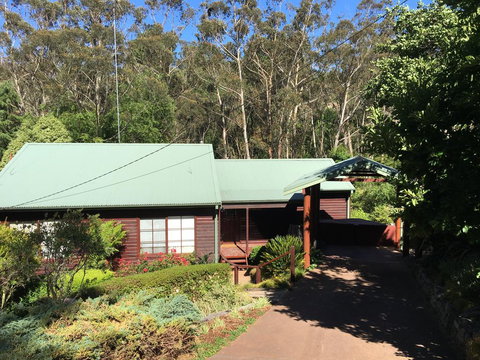 Bluebell Cottage - Foster Accommodation 0