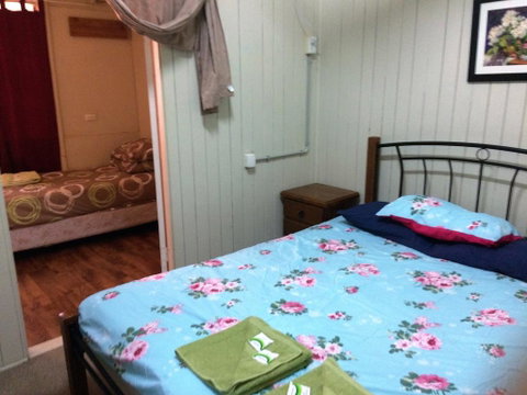 Bluff Hotel - Foster Accommodation 0