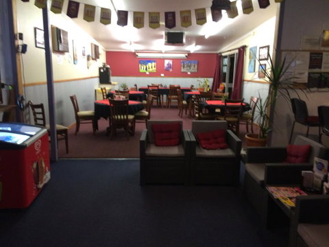 Bluff Hotel - Foster Accommodation 2