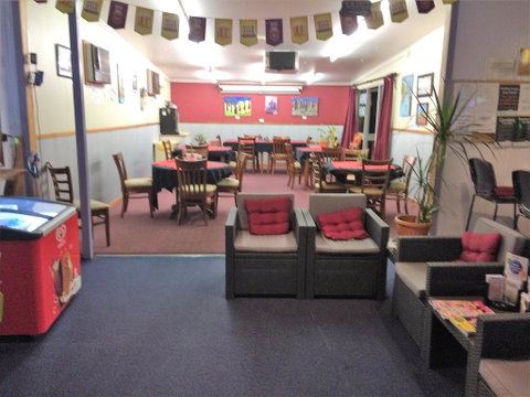 Bluff Hotel - Foster Accommodation 3