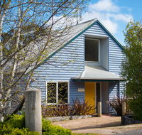 Boatshed Villa Yellow Door - Foster Accommodation