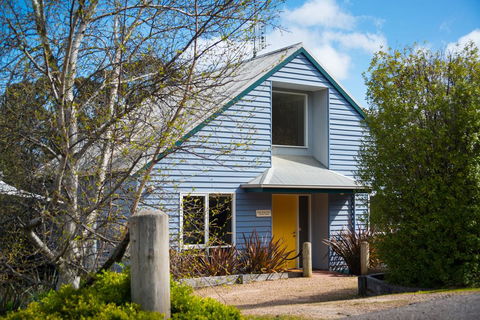 Boatshed Villa Yellow Door - Foster Accommodation 0