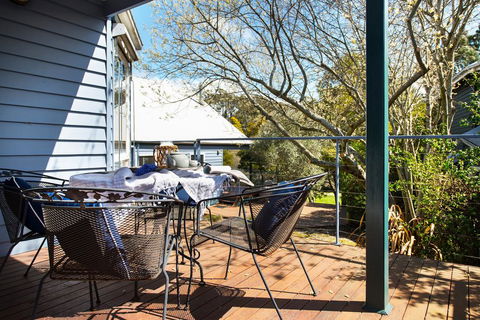 Boatshed Villa Yellow Door - Foster Accommodation 2