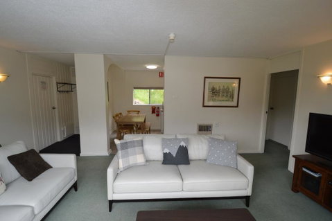 Bobuck 3B - Foster Accommodation 2