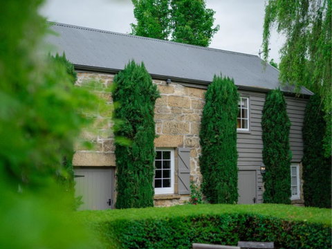 The Red Feather Inn - Foster Accommodation 2