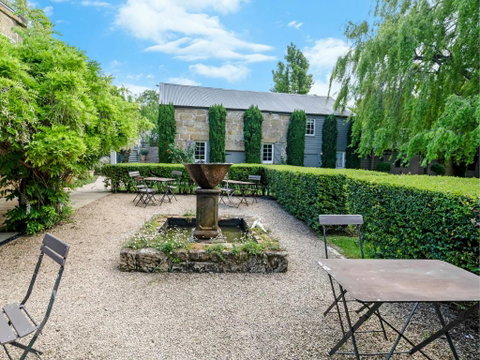The Red Feather Inn - Foster Accommodation 1