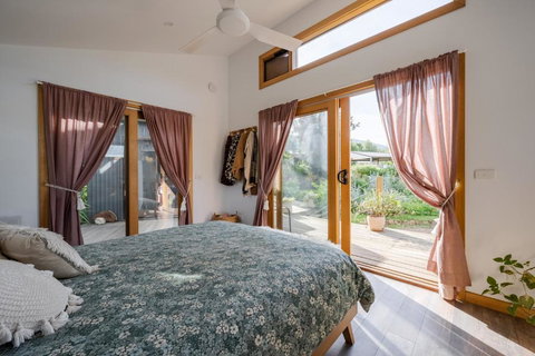 The Secret Garden - Alpine Retreat - Foster Accommodation 1