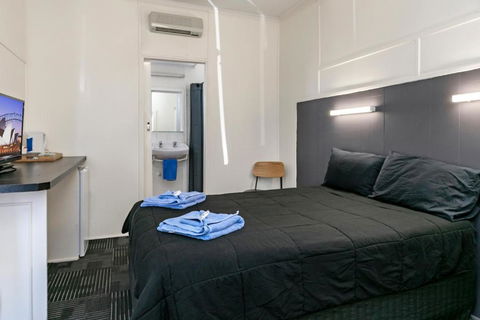Tinman Roadhouse - Foster Accommodation 0