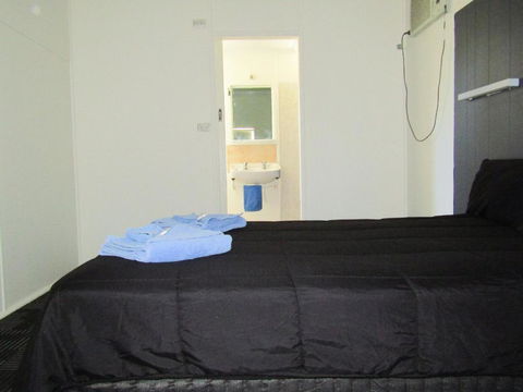 Tinman Roadhouse - Foster Accommodation 1