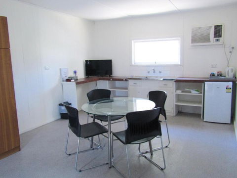 Tinman Roadhouse - Foster Accommodation 3