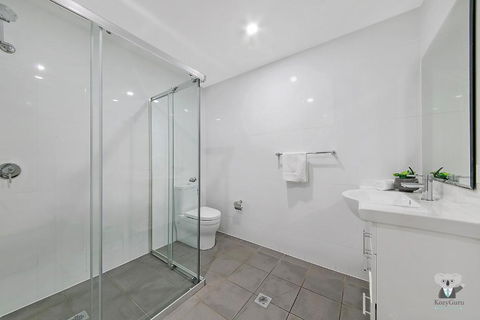 WARRICK FRAM 3 BEDS APT FREE PARKING WALK TO WESTFIELD CLOSE TO HOSPITAL NWF003 - Foster Accommodation 3