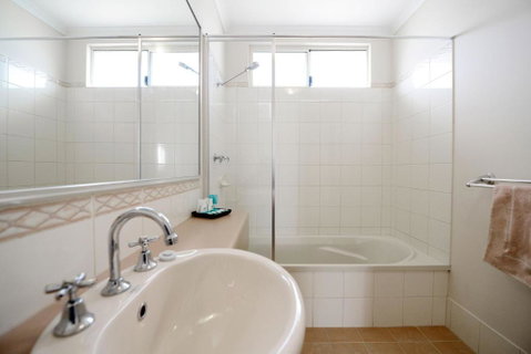 Wavecrest Village & Tourist Park WA - Foster Accommodation 3