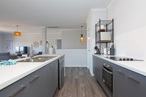 Xanadu - Aldinga Beach - C21 SouthCoast Holidays - Foster Accommodation 3