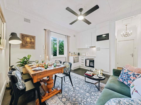 XQ Collection Jaques La Maison - Foster Accommodation 1