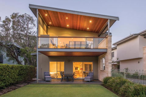 XYZ Holiday Home - Foster Accommodation 1