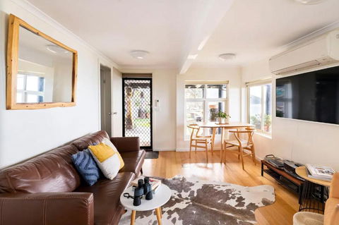 Y Vue - Beachside Apartment With Ocean Views - Foster Accommodation 1