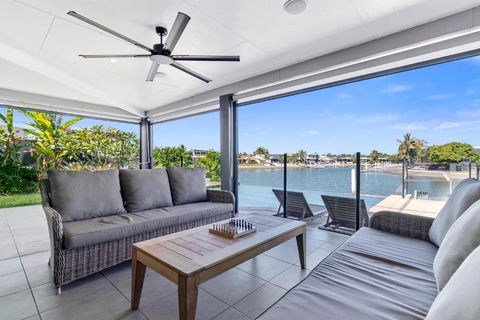 YALLA24-Luxury Resort Style Home - Foster Accommodation 2