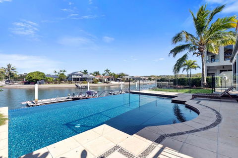 YALLA24-Luxury Resort Style Home - Foster Accommodation 1