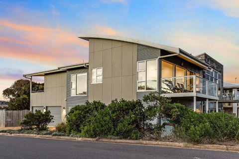 A Surfers Paradise At Chiton Rocks Pets Welcome - Foster Accommodation 1