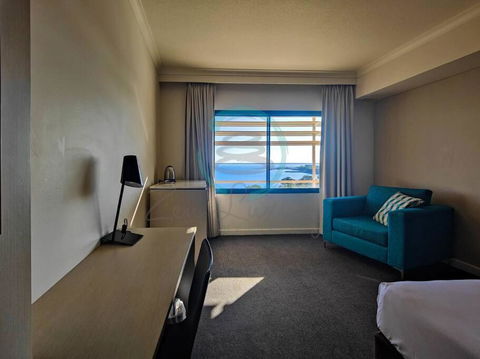 ZEN88 ESPLANADE: Hotel Suite W/ Ocean/Sunset Views - Foster Accommodation 3