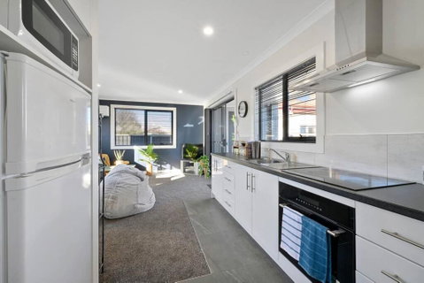 Zoo Villas: Villa Giraffe - Central Wynyard - Foster Accommodation 1