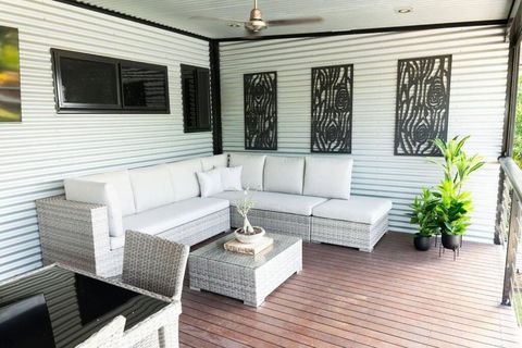 ZenLux Rosewood Luxury Family Escape - Pool - BBQ - Foster Accommodation 1