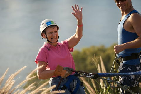 Abseiling The Kangaroo Point Cliffs In Brisbane - Foster Accommodation 2