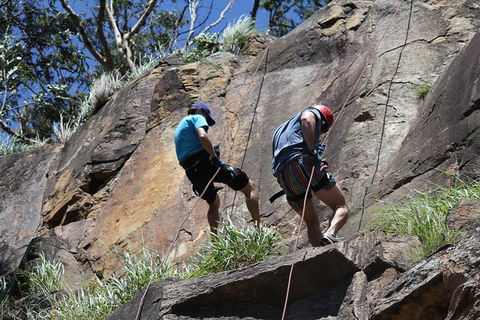 Abseiling The Kangaroo Point Cliffs In Brisbane - Foster Accommodation 4
