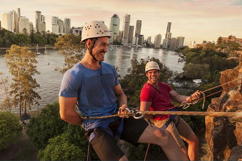 Abseiling The Kangaroo Point Cliffs In Brisbane - Foster Accommodation 5