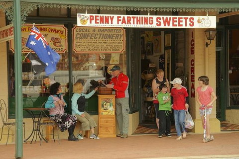 2-Day Wave Rock, York, Wildflowers & Aboriginal Experience - Foster Accommodation 4
