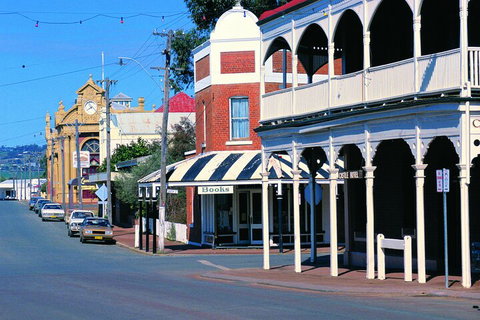 2-Day Wave Rock, York, Wildflowers & Aboriginal Experience - Foster Accommodation 5