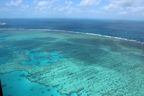 Reef And Island Scenic Flight From Airlie Beach - Foster Accommodation 1